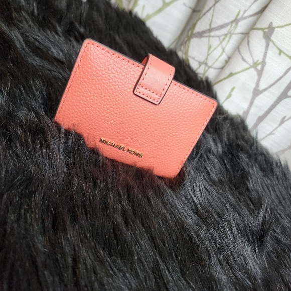 Michael kors snap change/card wallet. - Picture 2 of 3